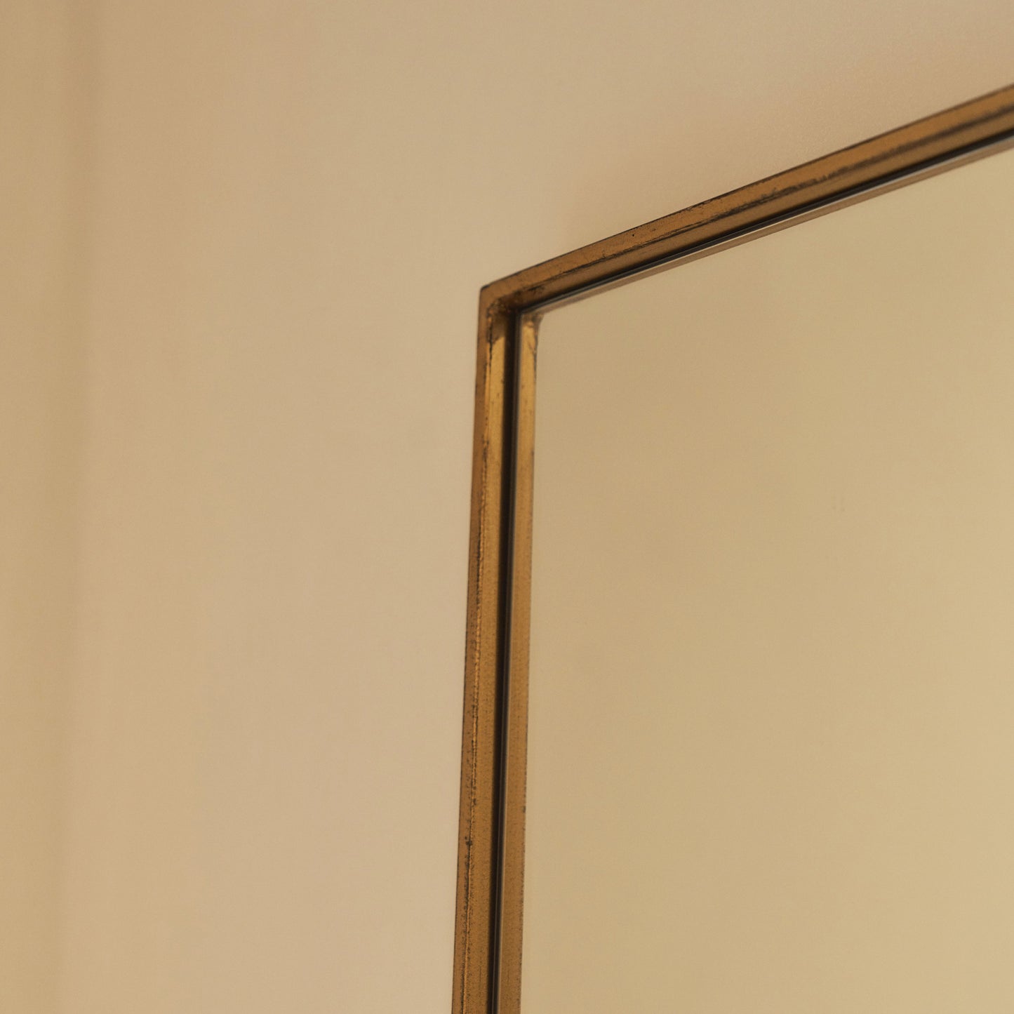 Espejo Theo – Espejo de Cuerpo Completo Rectangular Extra Grande de Metal en Dorado (190 cm x 120 cm)