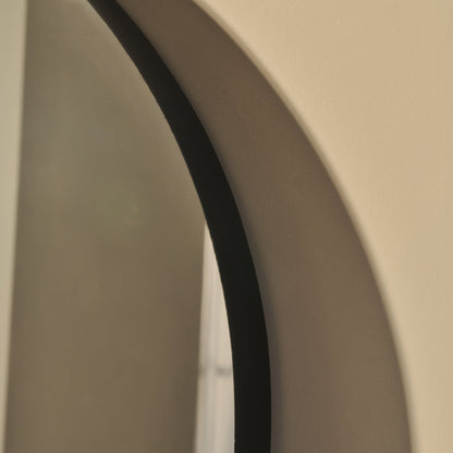 Espejo Arcus – Espejo de cuerpo entero con arco de metal negro (170 cm x 80 cm)