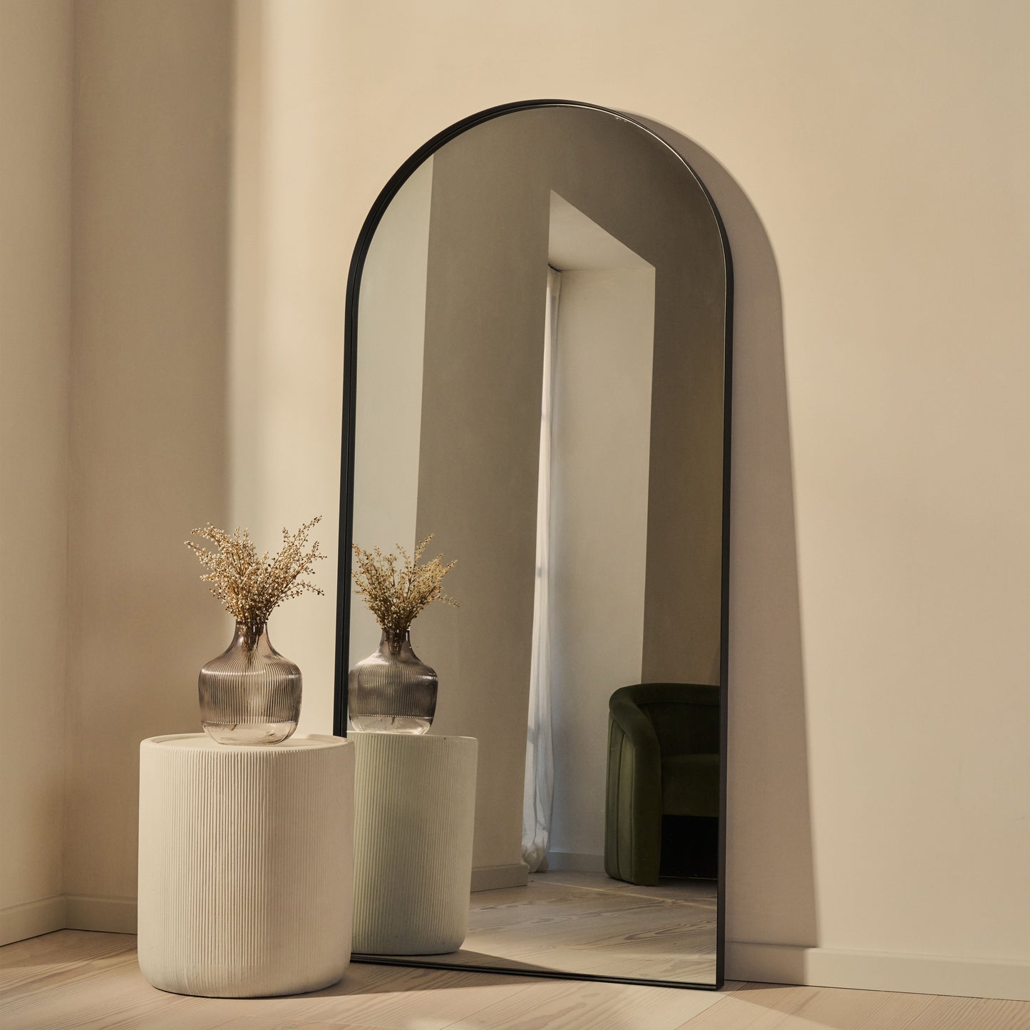 Espejo Arcus – Espejo de cuerpo entero con arco de metal negro (170 cm x 80 cm)