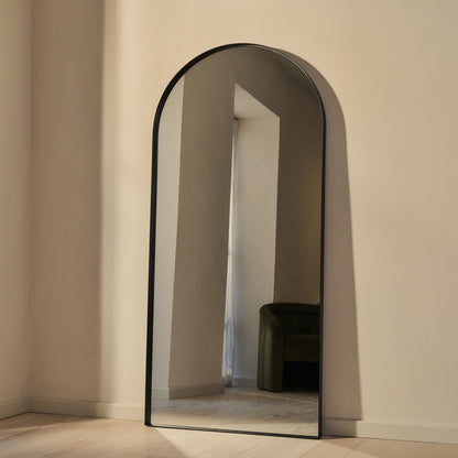 Espejo Arcus – Espejo de cuerpo entero con arco de metal negro (170 cm x 80 cm)